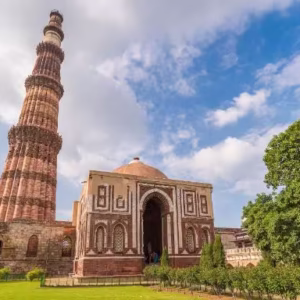 m_activities_delhi_qutab_minar_l_384_574